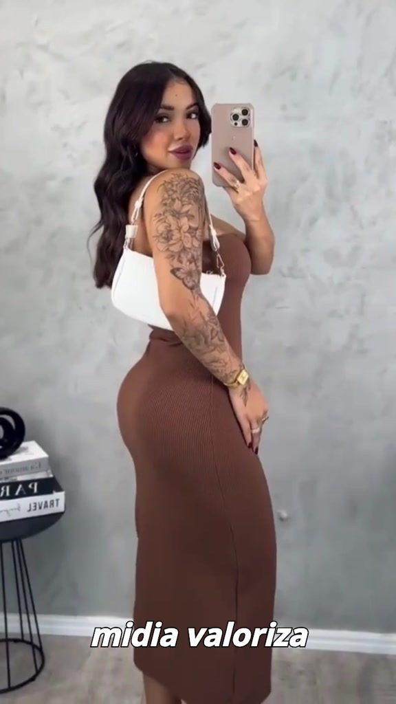 Vestido Midi Tomara que Caia Canelado - Elegância e Conforto em um Único Vestido! TECIDO ANARRUGA!
